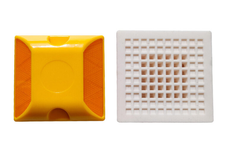 Plastic double-sided reflective road stud