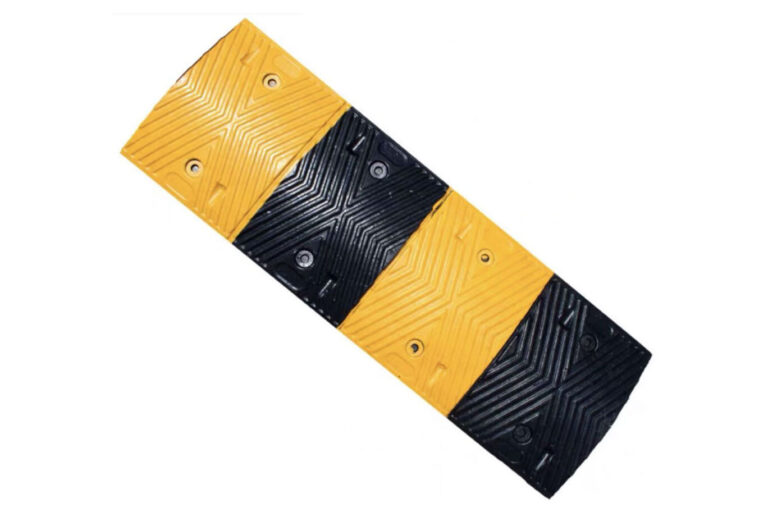 Heavy Duty Rubber Speed Bump Black Yellow Modular Speed Hump Traffic Calming Ramp